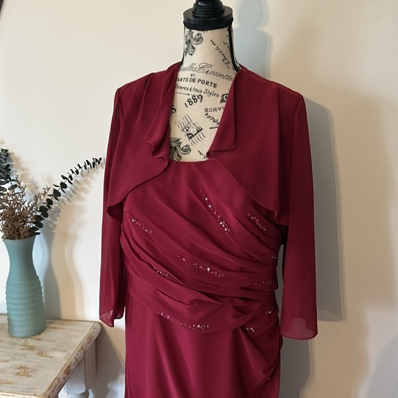 Symphony Of Venus Red Mother of Groom/Bride Dress with Matching Shrug size 18 - Picture 2 of 12